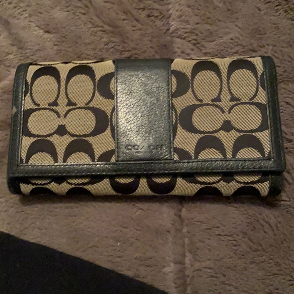 Coach wristlet size